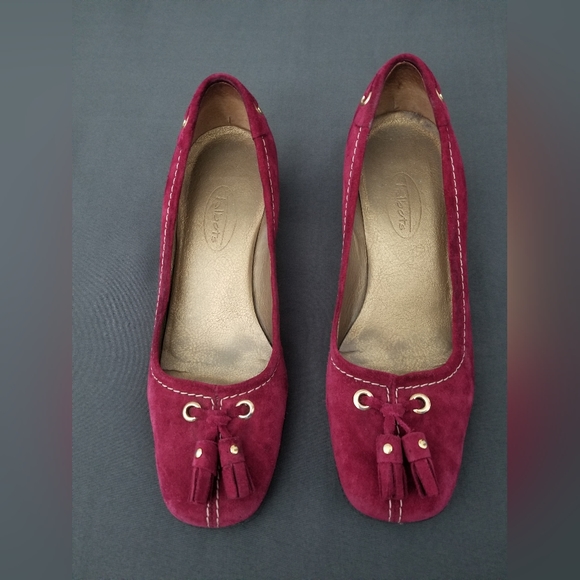 Talbot Suede Pump w/Tassels, GUC, Size 5B, Heel/Wedge Height 1.25" - Picture 6 of 9